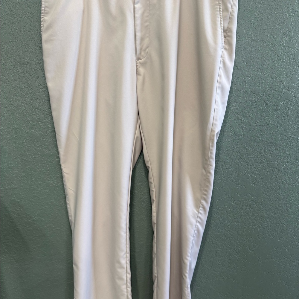 Roundtree & Yorke Men's Light Tan Dress Pants